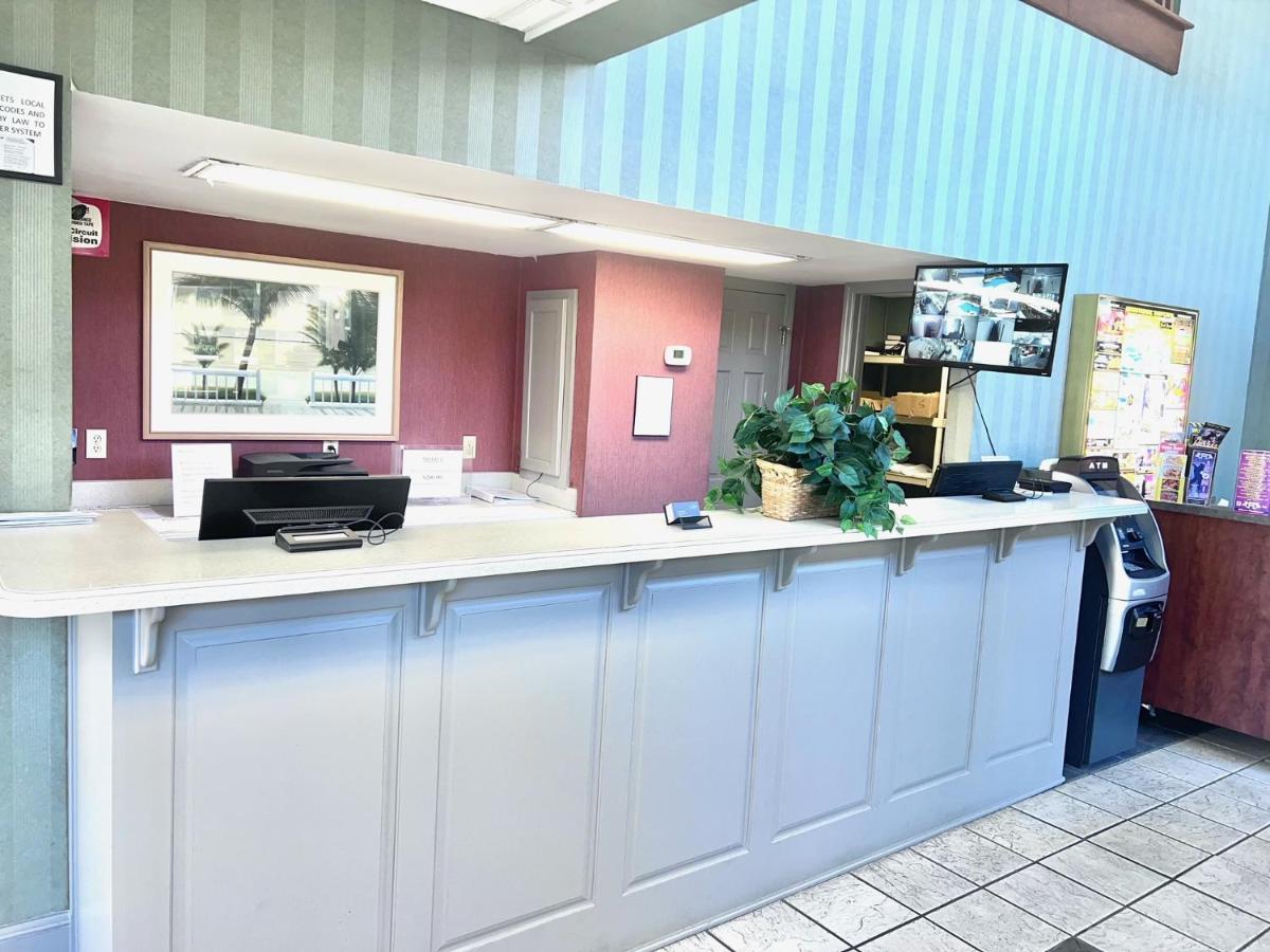 מירטל ביץ' Ocean Crest Inn And Suites מראה חיצוני תמונה
