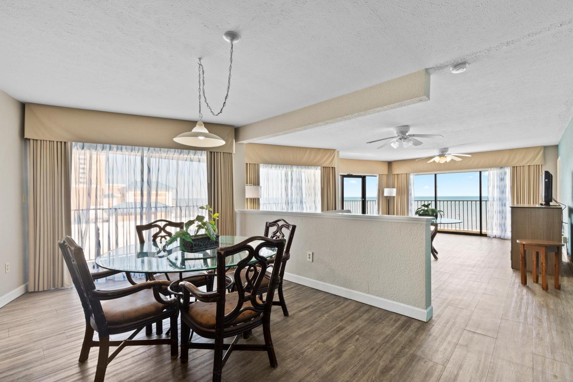 מירטל ביץ' Ocean Crest Inn And Suites מראה חיצוני תמונה